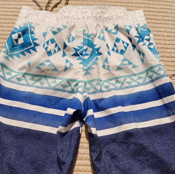 Gymboree boys board shorts - Picture 2 of 3